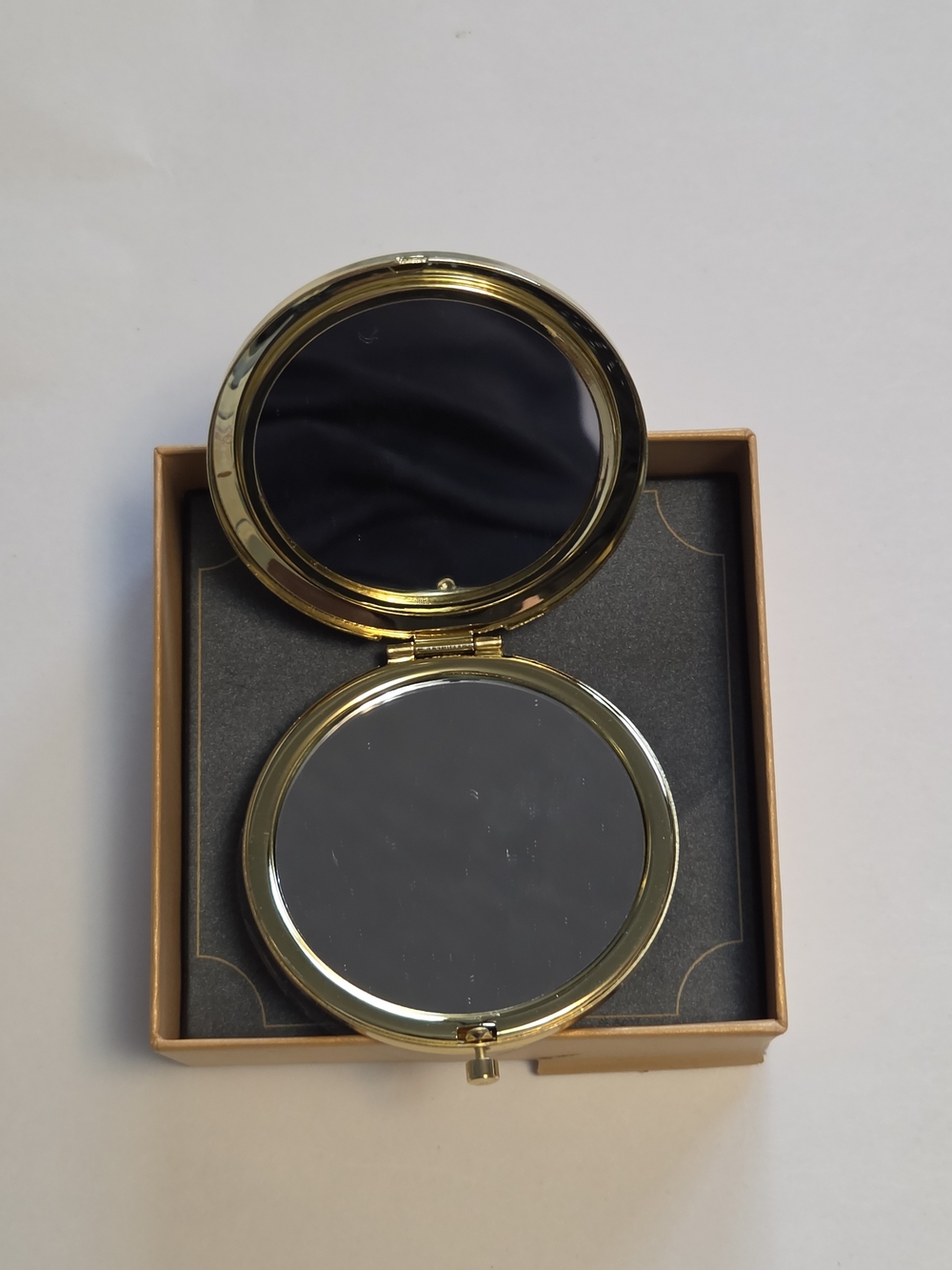 Vtg Monet Gold-Tone Intricate Filigree Jeweled Dual Sided Compact Mirror w Box - Picture 4 of 5